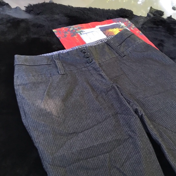 Maurices Charcoal Gray Black Striped Capris Shorts Juniors 11/12 Floral Lining - Picture 9 of 14